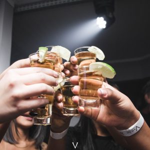 Eine Cocktailtheke auf deinem JGA